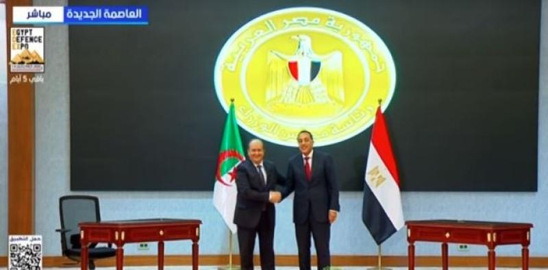 رئيس الوزراء ونظيره الجزائري يشهدان التوقيع على وثائق تعاون بين البلدين