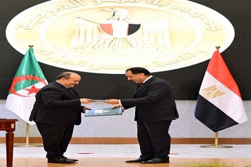 مدبولي وغريب يوقعان على محضر الدورة التاسعة للجنة العليا المصرية الجزائرية المُشتركة