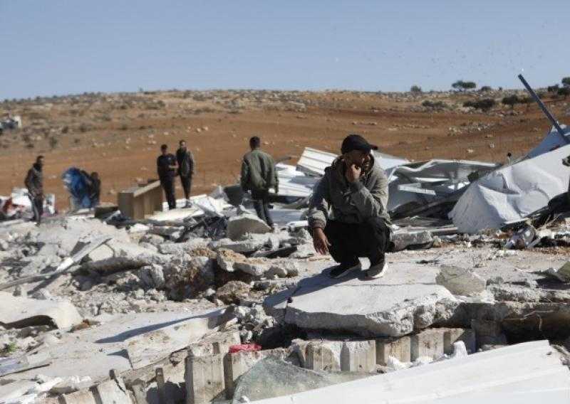 الاحتلال يخلف دمارا واسعا ويحرم عائلات من رزقها في منطقة عناب الكبيرة جنوب الخليل