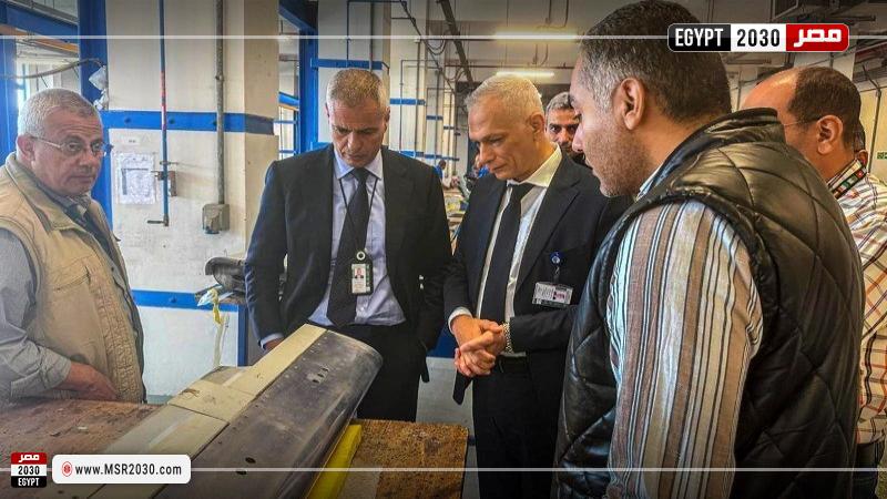 رئيس مصر للطيران يتفقد مواقع العمل بشركة الصيانة والأعمال الفنية