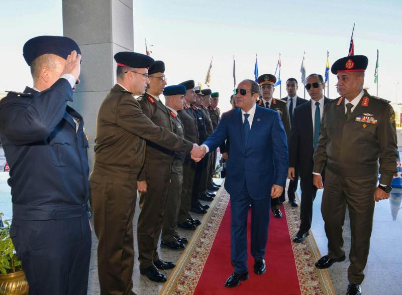 الرئيس السيسي: تقديم مستوى علمي ومعرفي وأكاديمي على أعلى مستوى بكلية الطب العسكري