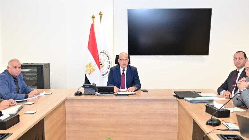 وزير الري  يستعرض المسودة الأولية للنظام الأساسي واللائحة الداخلية لروابط مستخدمي المياه