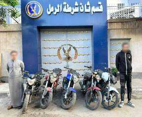 ضبط شخصين متخصصين في سرقة الدراجات النارية بالإسكندرية