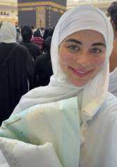 يارا السكري تؤدي مناسك العمرة