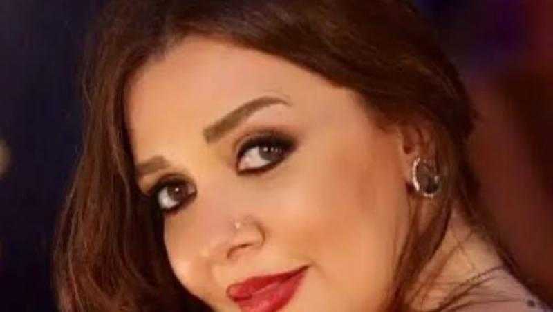 حسناء سيف الدين تكشف عن بوستر شخصية ”هالة الصفتي” في مسلسل ”2 قهوة”