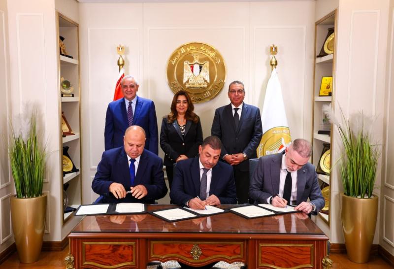 النقل توقع بروتوكولا لإدارة وتشغيل مرفق النقل الداخلي بالغربية بنظام حق الانتفاع