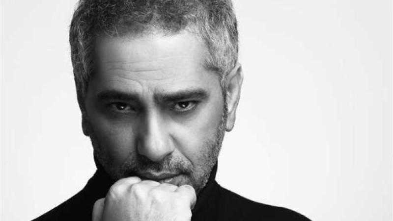 محمد فضل شاكر يطمئن الجمهور على صحة والده