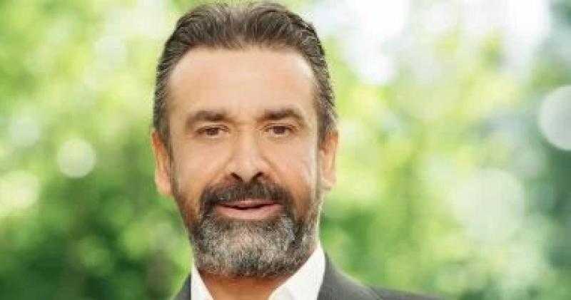 كريم عبد العزيز يروج لفيلم «الست»