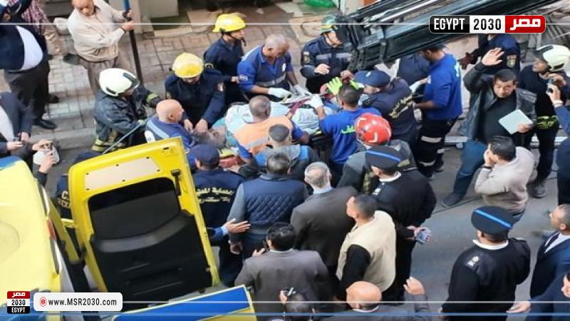 سقوط أجزاء من عقار بالإسكندرية يحتجز سيدة وحفيدتيها