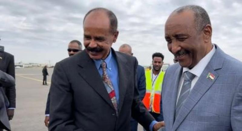 البرهان يستقبل الرئيس الإريتري