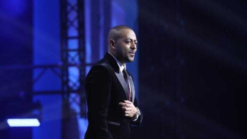 تامر عاشور يتألق في حفل غنائي ضخم بالكويت