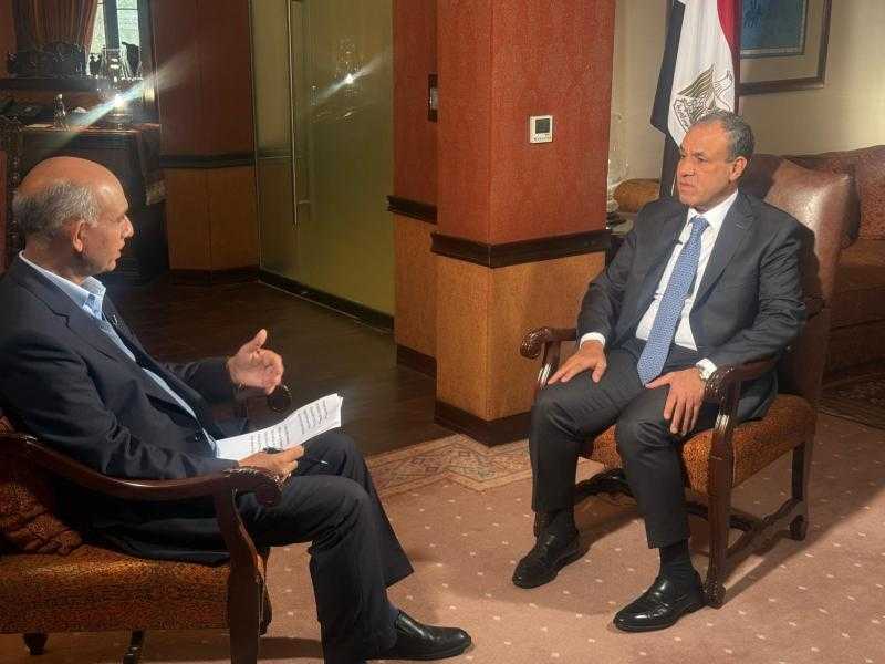 وزير الخارجية يجرى لقاء إعلاميا مع جريدة وقناة «DAWN» الباكستانية خلال زيارته لإسلام آباد