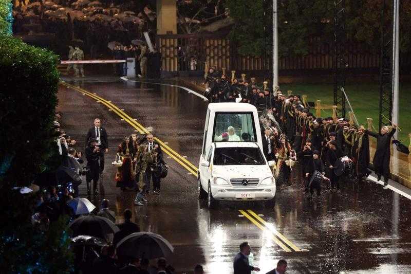على وقع الدبكة ونثر الأرز.. استقبال بابا الفاتيكان في القصر الجمهوري بلبنان