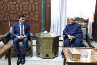 شيخ الأزهر يستقبل وزير الشباب والرياضة لتعزيز التعاون المشترك