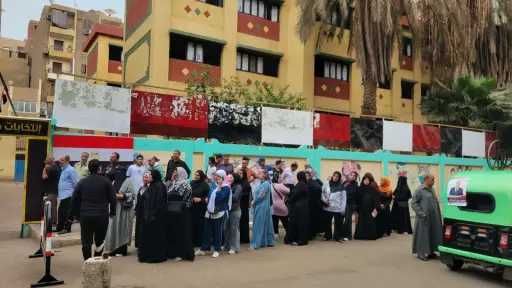 ضبط 7 أشخاص لتجميعهم بطاقات الناخبين فى طما