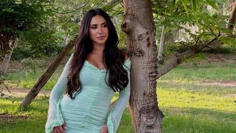 آية سماحة تدعم كريم محمود عبد العزيز ودينا الشربيني