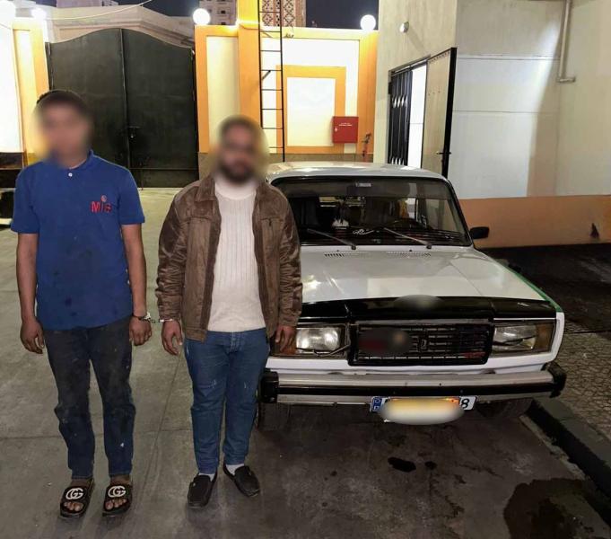 كشف ملابسات فيديو لشخص يجلس على حقيبة سيارة أجرة ويقوم بأفعال خادشة للحياء بالبحيرة