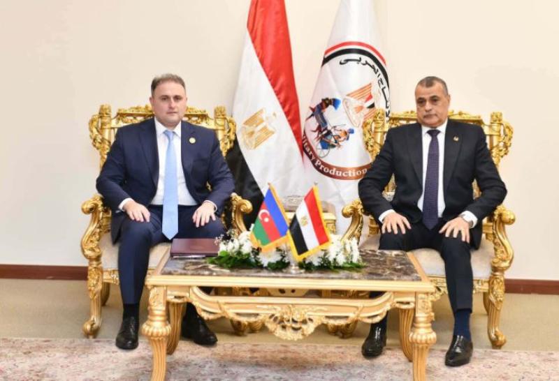 وزير الإنتاج الحربي يلتقي وزير الصناعات الدفاعية لدولة أذربيجان