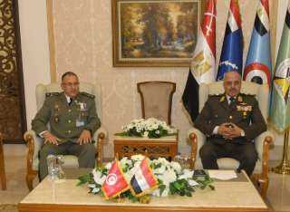 وزير الدفاع والفريق أحمد خليفة يلتقيان عددا من... وزير الدفاع والفريق أحمد خليفة يلتقيان عددا من قادة الوفود العسكرية على هامش إيديكس