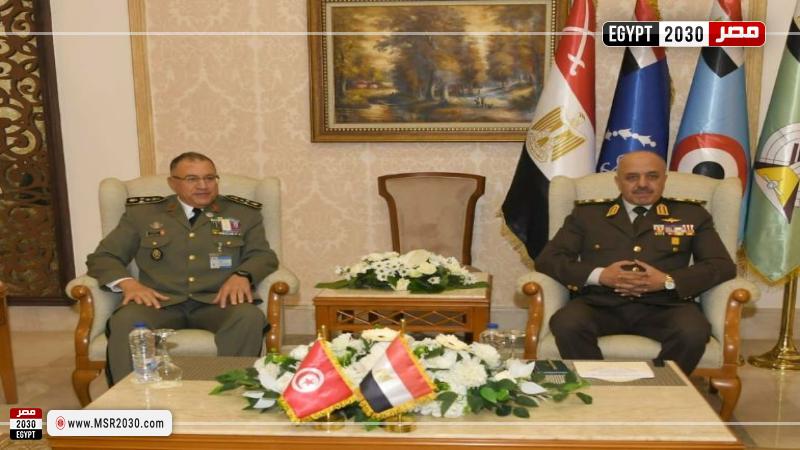 وزير الدفاع والفريق أحمد خليفة يلتقيان عددا من قادة الوفود العسكرية على هامش إيديكس