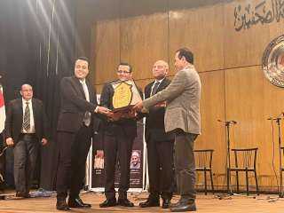 احتفالية كبرى بنقابة الصحفيين لتوزيع تأشيرات العمرة.. البلشي... احتفالية كبرى بنقابة الصحفيين لتوزيع تأشيرات العمرة.. البلشي يحذر من فقدان الهوية ومحافظ القاهرة يشيد بالدور المجتمعي للصحافة