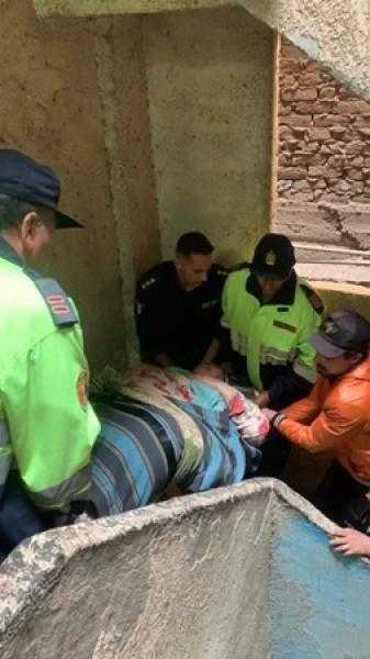 الشرطة تستجيب لـ سيدة مريضة ونقلها للمستشفى فى القاهرة