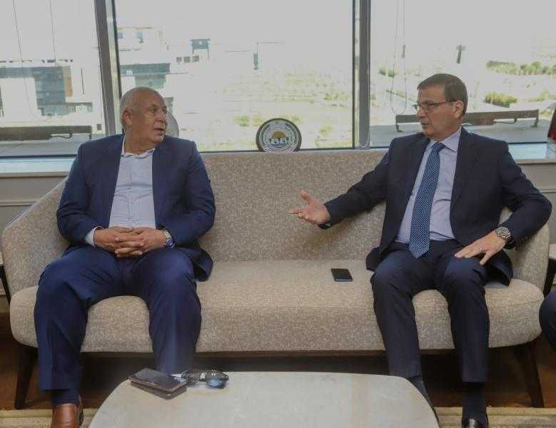 وزير الزراعة ومحافظ الوادي الجديد يبحثان تعزيز الاستثمار في مجال الإنتاج الحيواني بالمحافظة