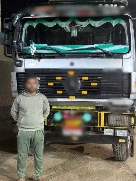 فتح الطريق الدائرى بعد رفع آثار حادث اصطدام تريلا بمحطة الأتوبيس الترددي