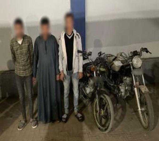 القبض على 3 متهمين بسرقة دراجة نارية بسوهاج
