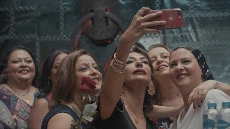 كم حقق فيلم دخل الربيع يضحك بدور العرض أمس