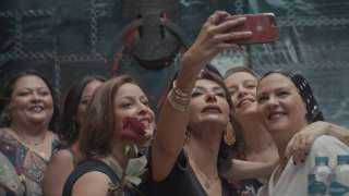 كم حقق فيلم دخل الربيع يضحك بدور العرض أمس