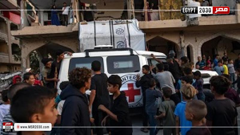 إسرائيل تتسلم رفاتًا يُعتقد أنها لرهينتين عبر الصليب الأحمر من غزة