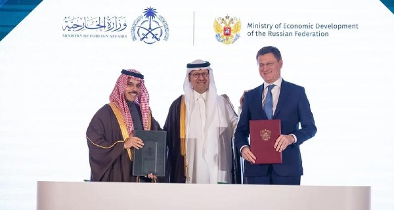السعودية وروسيا توقعان اتفاقية إعفاء من التأشيرات