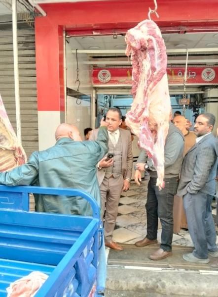 ضبط3 أطنان لحوم ودواجن فاسدة داخل ثلاجة 
