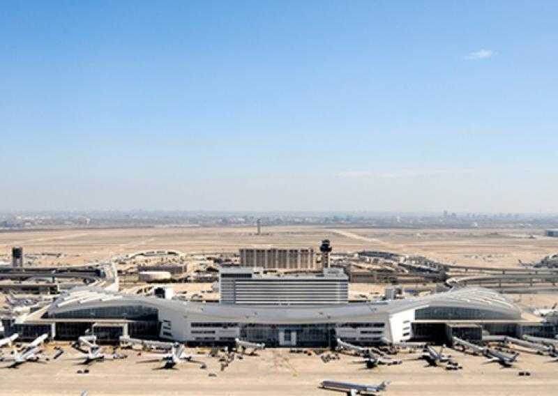 ترامب يعلن اعتزامه إعادة بناء مطار دالاس