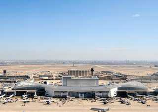 ترامب يعلن اعتزامه إعادة بناء مطار دالاس ترامب يعلن اعتزامه إعادة بناء مطار دالاس