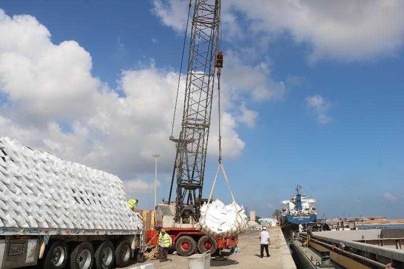 ميناء دمياط يسجل تداول 27 سفينة وحركة نشطة في الصادرات والواردات خلال 24 ساعة