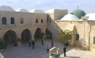 اقتحام مستوطنين للمسجد الأقصى واعتقالات في الضفة الغربية