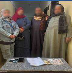 ضبط سيدة و3 آخرين بتهمة تقديم رشاوي انتخابية... ضبط سيدة و3 آخرين بتهمة تقديم رشاوي انتخابية في طهطا بسوهاج