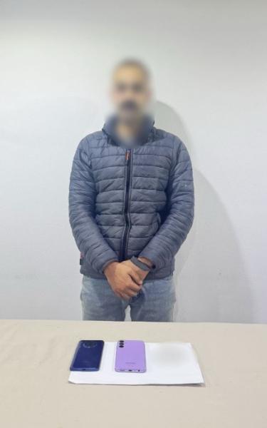 ضبط شخص استغل مواقع التواصل للاحتيال على المواطنين ببيع ورق طباعة بأسعار مزيفة