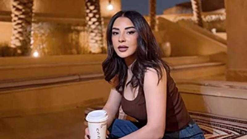 ماجي بو غصن تتألق بإطلالة كاجوال حديثة