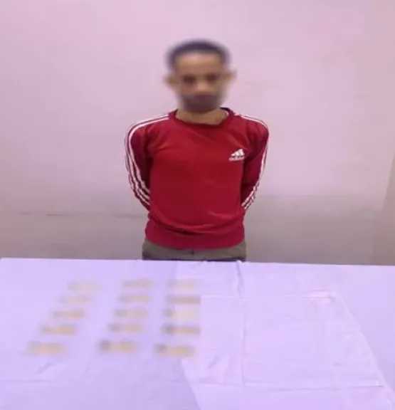 ضبط شاب بتهمة جمع بطاقات شخصية لدعم مرشحين فى قنا