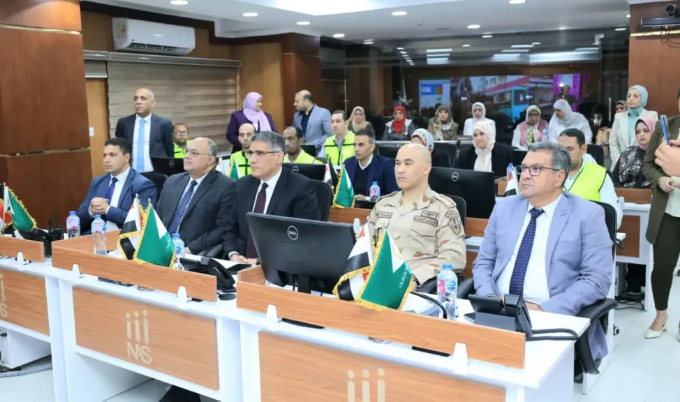 محافظ الجيزة بتابع سير الانتخابات