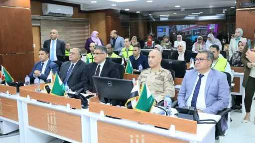 محافظ الجيزة يتابع فتح لجان الدائرة الثامنة ”... محافظ الجيزة يتابع فتح لجان الدائرة الثامنة ” إمبابة والمنيرة الغربية” من داخل مركز السيطرة للطوارئ