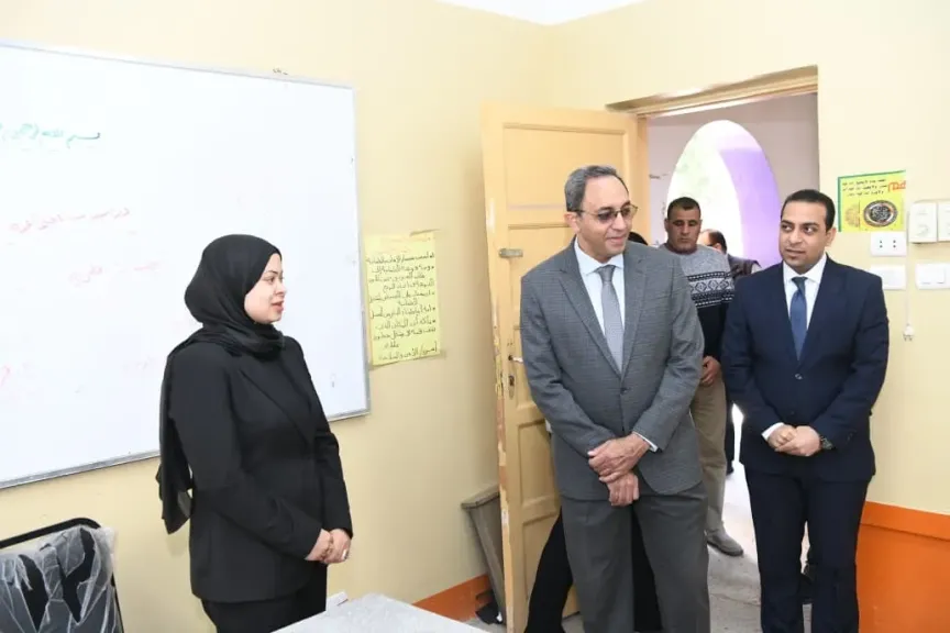 محافظ قنا