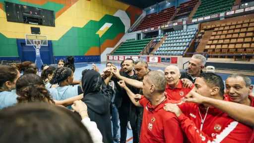 «سيدات السلة» يختتم تدريباته مساء اليوم استعدادًا لبطولة... «سيدات السلة» يختتم تدريباته مساء اليوم استعدادًا لبطولة إفريقيا