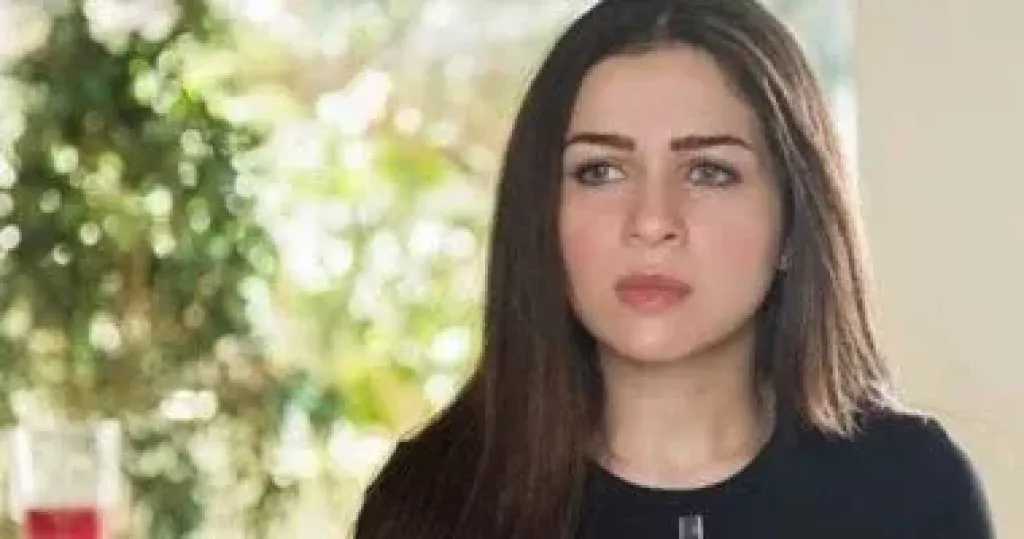 مي عز الدين تطلب الدعاء لوالدها بعد إجراء عملية جراحية