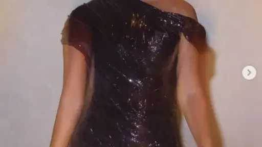 أسماء جلال تثير الجدل بسعر فستانها بمهرجان البحر الأحمر