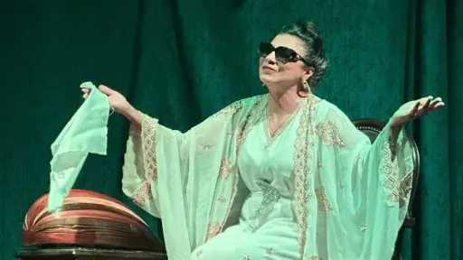 رحاب مطاوع تتألق في عرض مسرحية ”الست” على خشبة مسرح مصر الجديدة