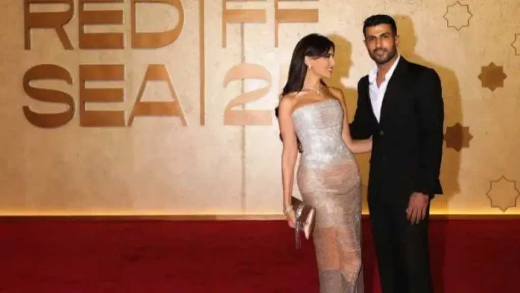 مي عمر تشارك لحظات رومانسية مع زوجها في مهرجان البحر الأحمر السينمائي